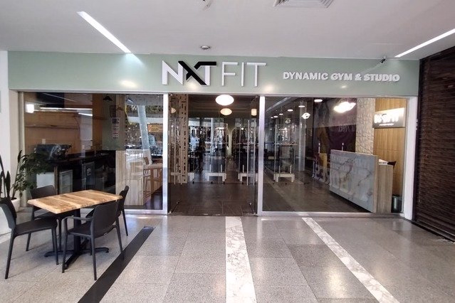 Entrada principal del gimnasio NXTFIT